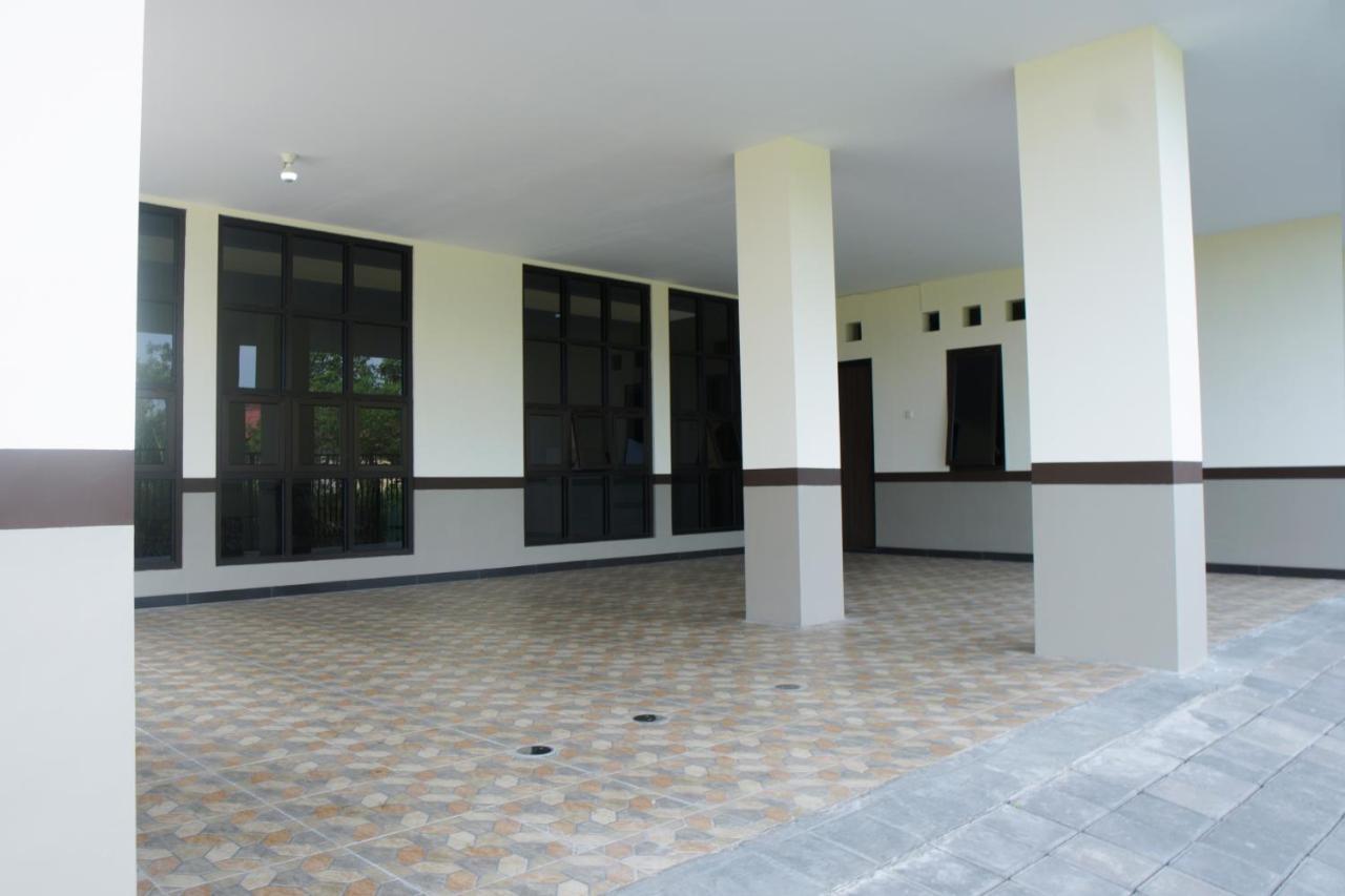 Kost Eksklusif Teduh Hostel Salakan Exterior photo