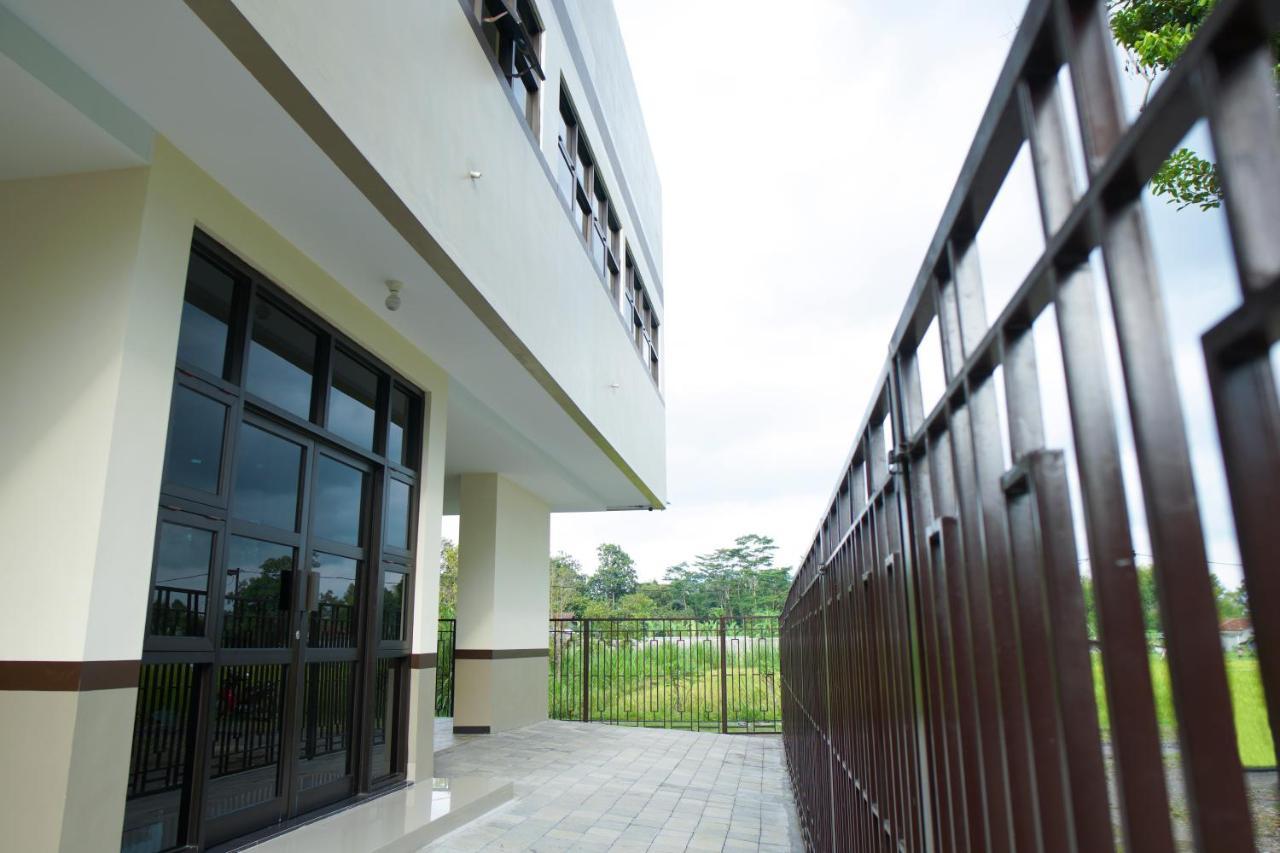 Kost Eksklusif Teduh Hostel Salakan Exterior photo